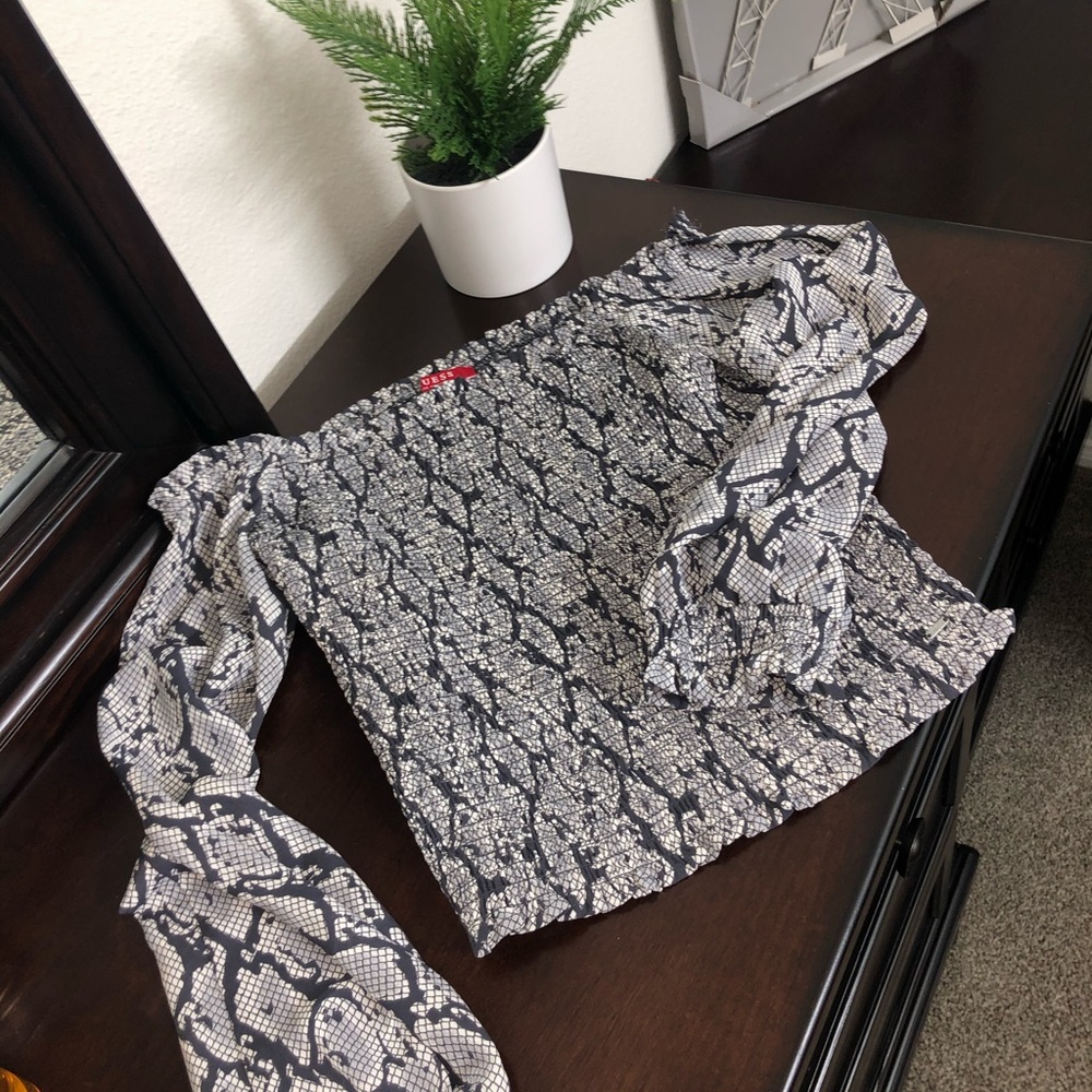 Snake skin sleeveless top!!! - Picture 3 of 5